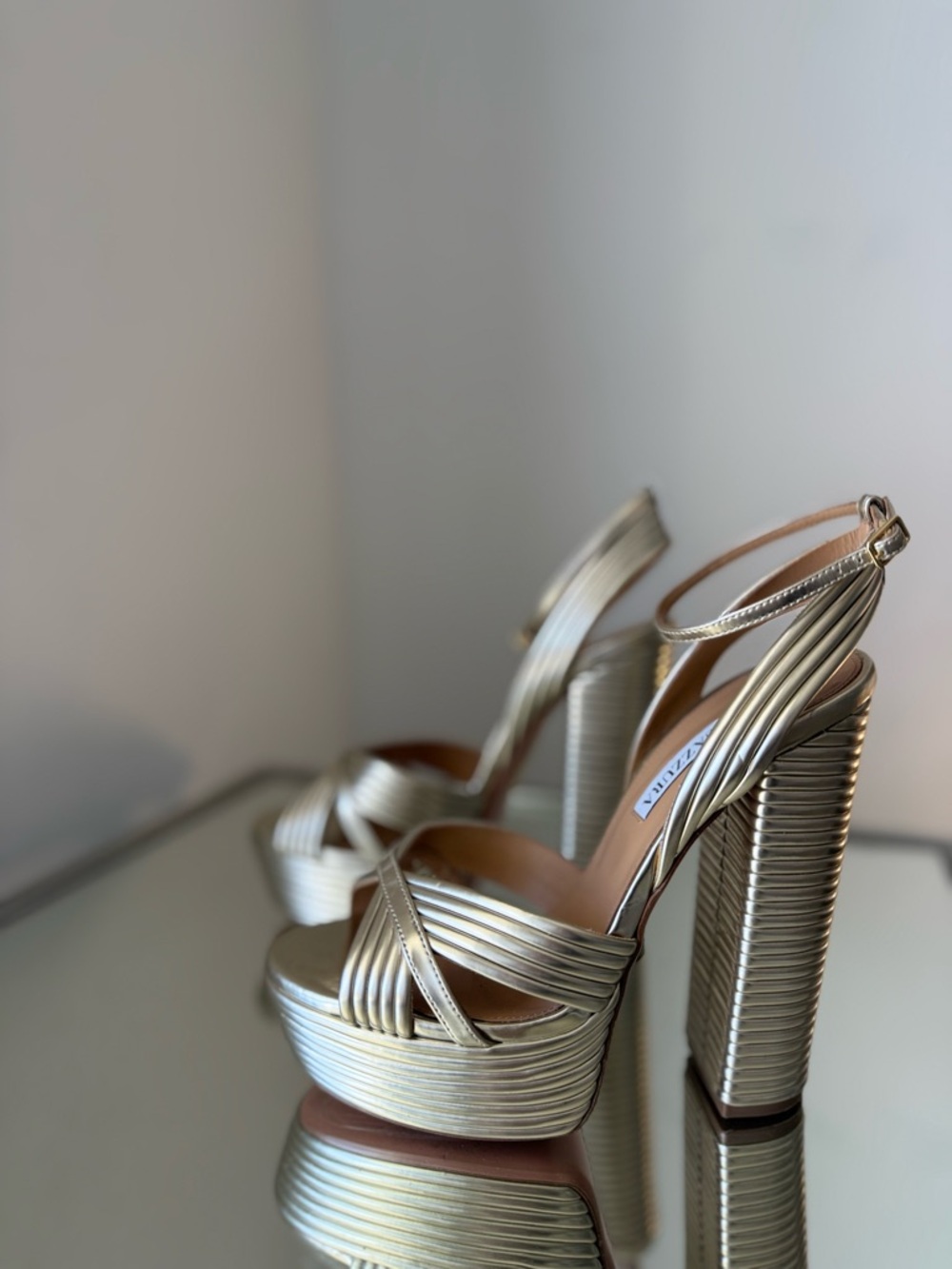 AQUAZZURA Sundance 140 metallic leather platform sandals
$1,085 38.5 - Picture 3 of 16